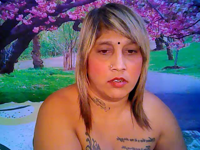 Live sex webcam photo for Roxyfoxy69 #256857114