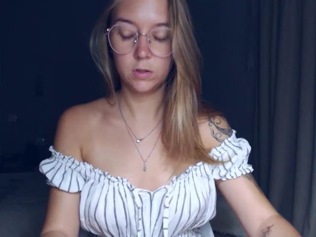 Live sex webcam photo for SylviaOneill #258340824
