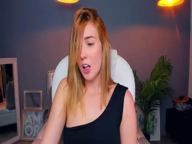 Live sex webcam photo for Alysonluvv #254827145