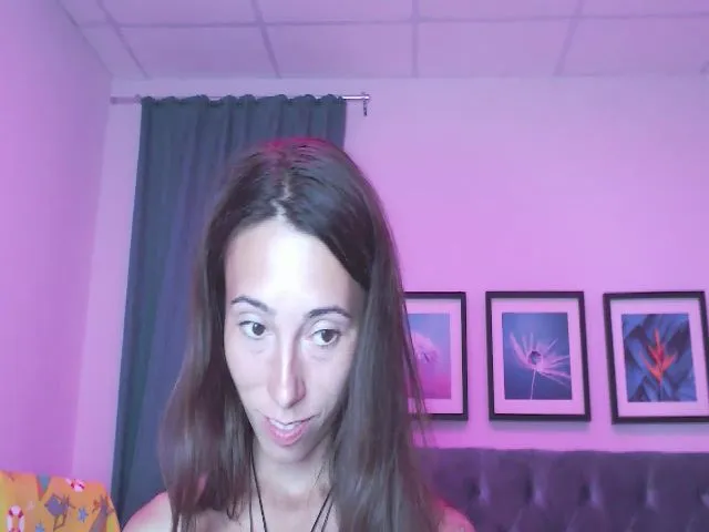 Live sex webcam photo for amyjune01 #255124389