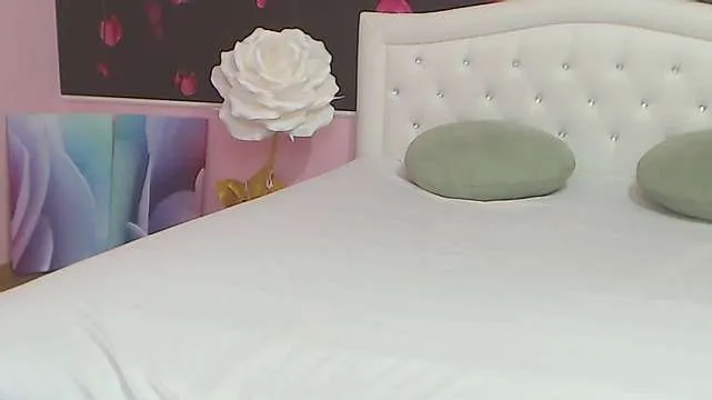 Live sex webcam photo for GloryLamour #245013181