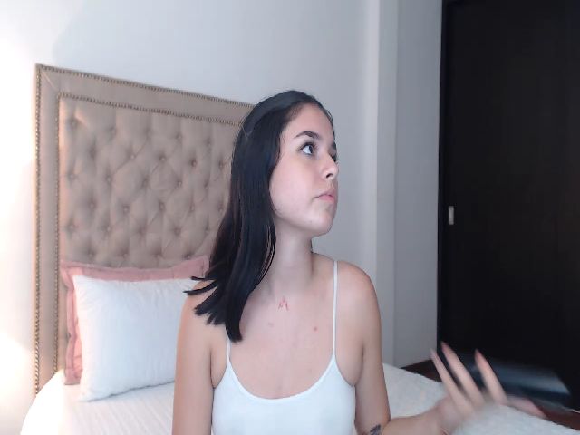 Live sex webcam photo for Heily_ #260354086