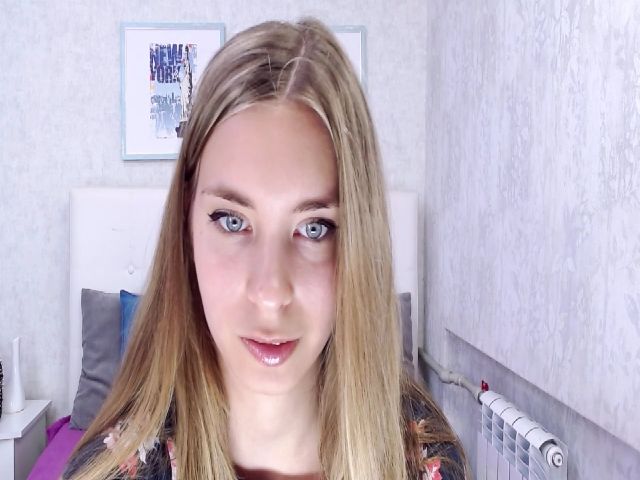 Live sex webcam photo for RossandaShy #257408540