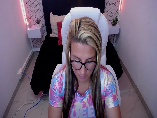 Live sex webcam photo for Lunahot48 #253492755