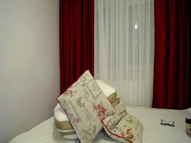 Live sex webcam photo for JhoannaSS #262155471