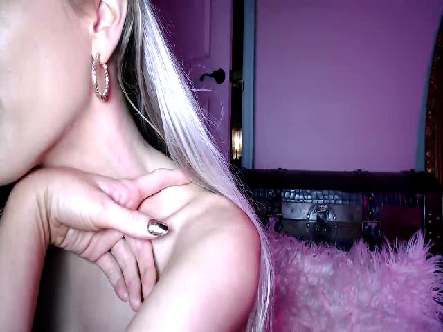 Live sex webcam photo for Brookebaby_ #252751109