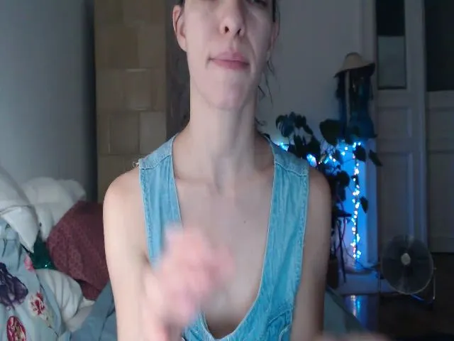 Live sex webcam photo for PetitePinkie #253225521