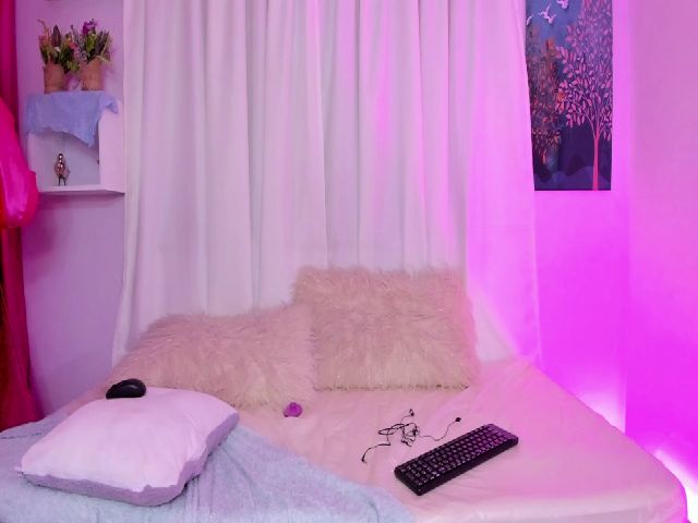 Live sex webcam photo for Meganmoore_ #255887435