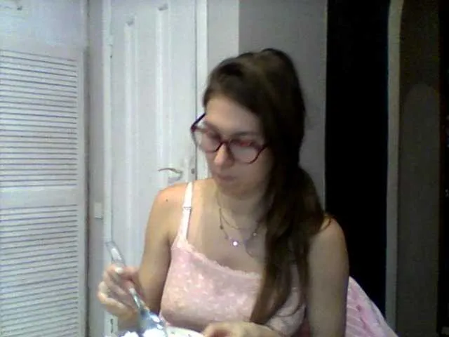 Live sex webcam photo for Emmi-li #241025731