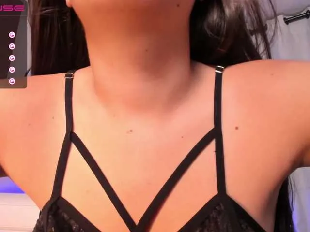 Live sex webcam photo for EllaClark #287991552