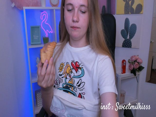 Live sex webcam photo for SweetMilkis #252487147