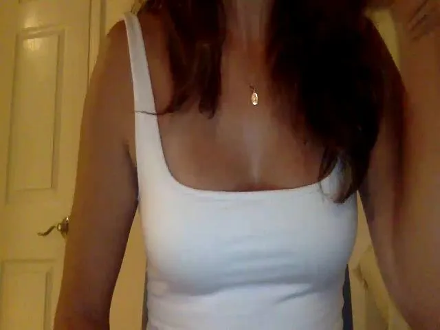 Live sex webcam photo for FreckledPoni #262443077