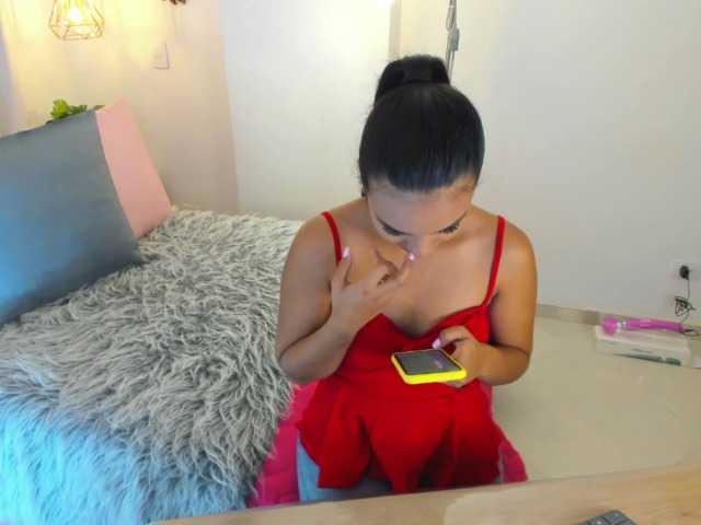 Live sex webcam photo for anthonellahil #241340438