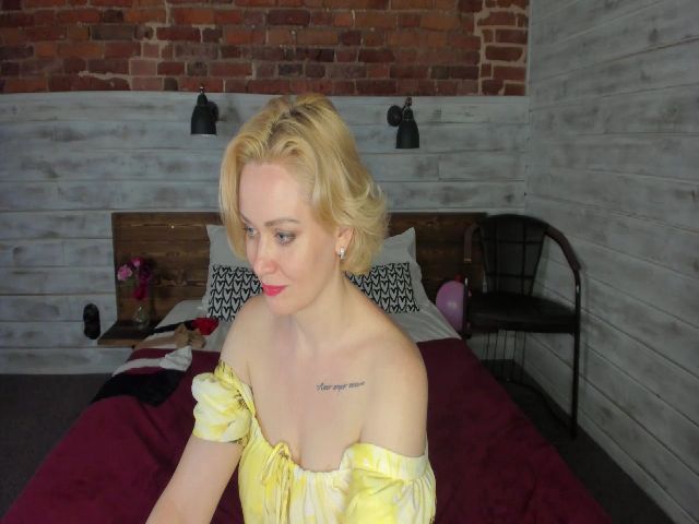 Live sex webcam photo for Mia__Bond #255997996