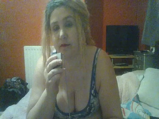 Live sex webcam photo for YUMMYMUMMY39 #263343266