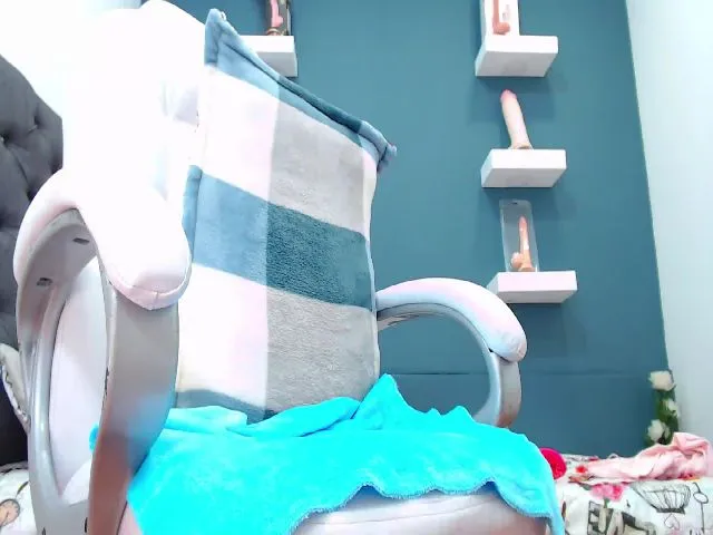 Live sex webcam photo for HANNAH_19 #256606139