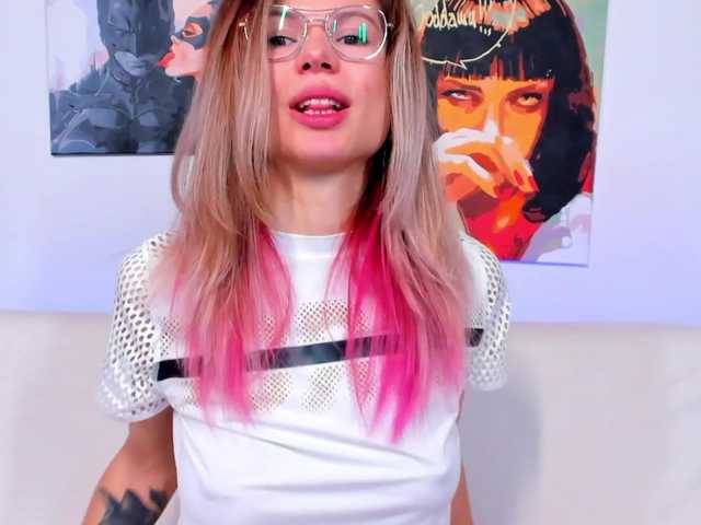 Live sex webcam photo for sarah-show #241268376