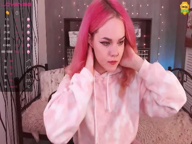 Live sex webcam photo for KerryBlair #260518598