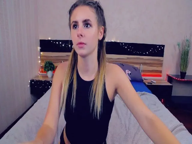 Live sex webcam photo for MissGadriela #255696396