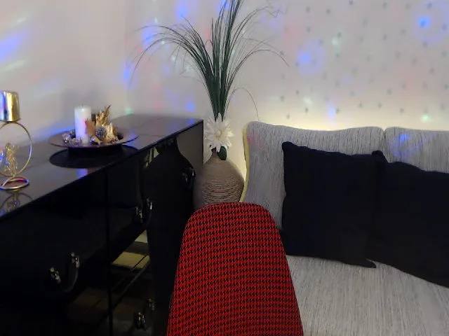 Live sex webcam photo for RubinRosey #255136760