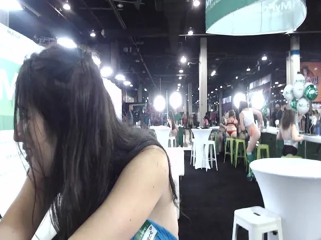 Live sex webcam photo for Itsivyblue #254899156