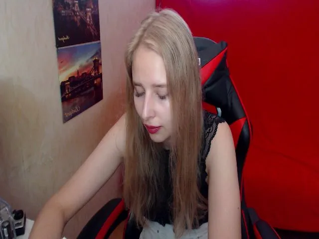 Live sex webcam photo for JessyGinger #265427627