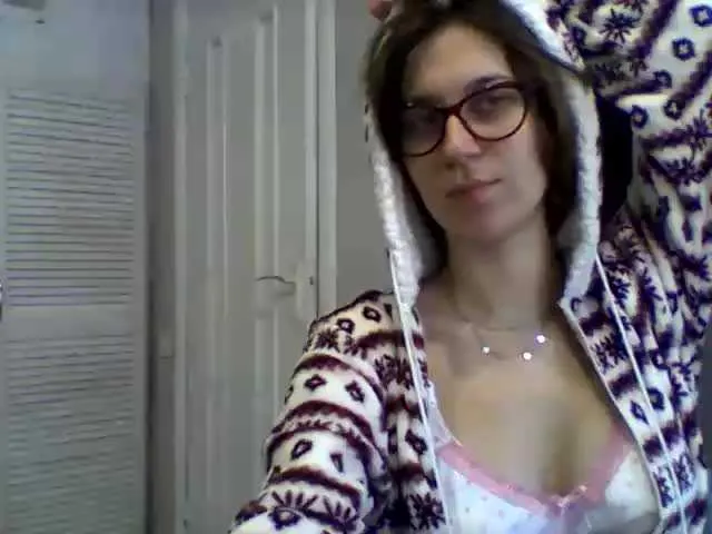 Live sex webcam photo for Emmi-li #240970547