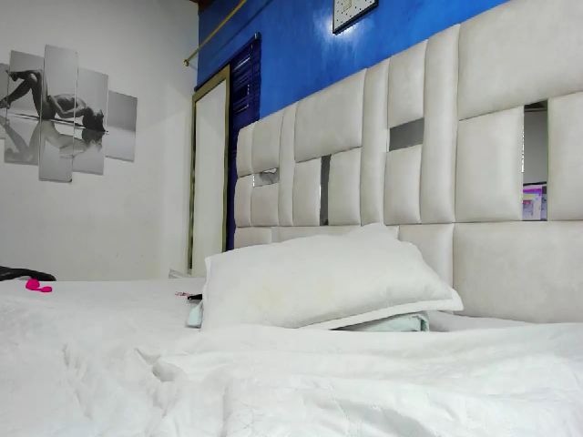 Live sex webcam photo for Scarlet_corte #265359229