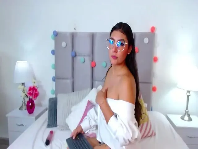 Live sex webcam photo for Mia_thompsons #253147863