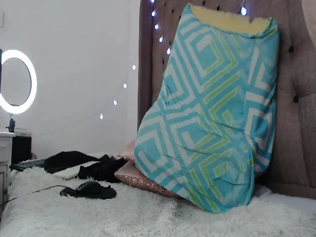 Live sex webcam photo for GreenBlondie #257025090