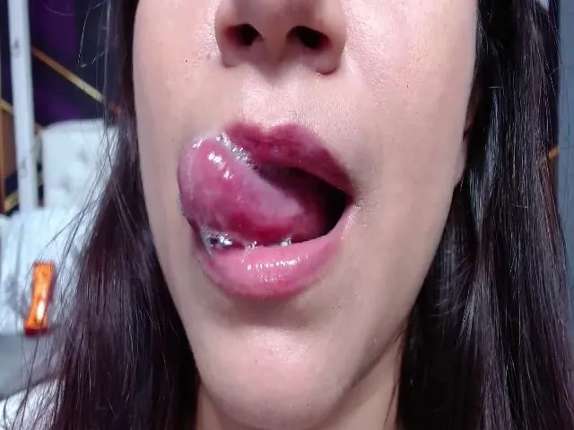 Live sex webcam photo for Emiligrey #258539723