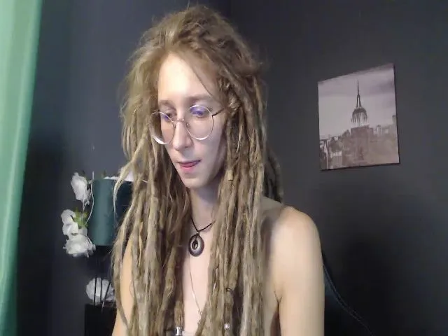 Live sex webcam photo for KINKYkeira #254068561