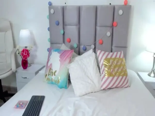 Live sex webcam photo for Mia_thompsons #252515052