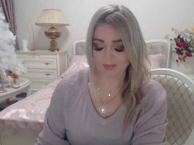 Live sex webcam photo for mirage40 #240942243