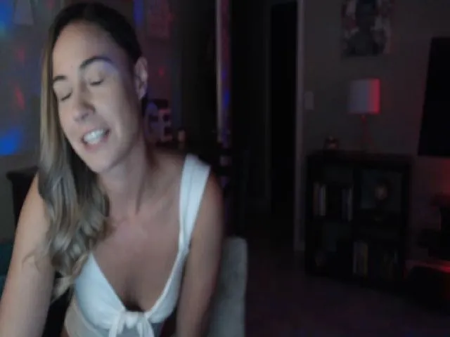 Live sex webcam photo for OhYesCeleste #254740354