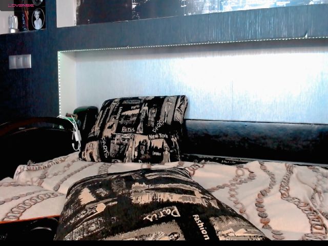 Live sex webcam photo for LindaRichXX #264763386