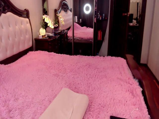 Live sex webcam photo for LizzyMayers #255747995