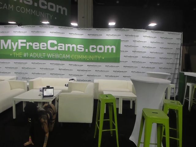 Live sex webcam photo for Selerah #255153201