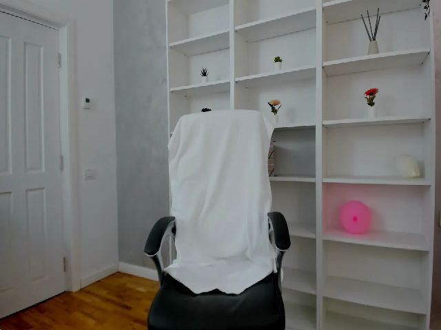 Live sex webcam photo for VanessaCroft #258544732