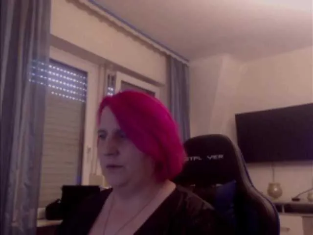 Live sex webcam photo for DrachenLady39 #241734318