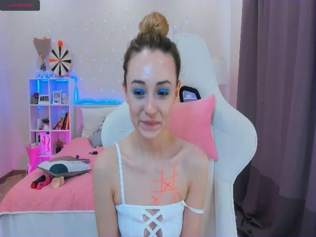 Live sex webcam photo for Karlee_Grey_ #258048292