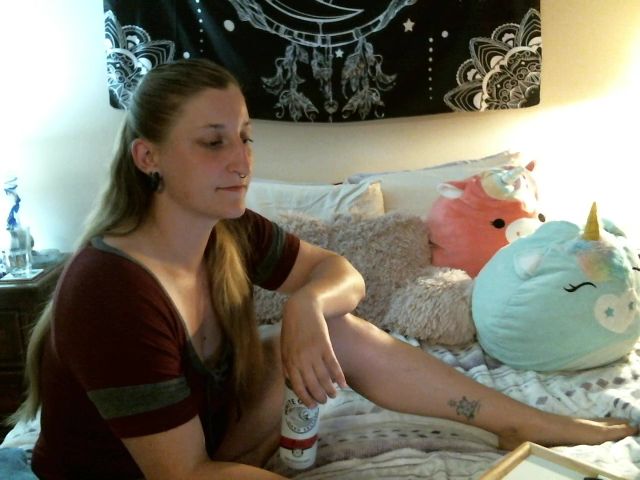 Live sex webcam photo for SuzieMoon #255535639