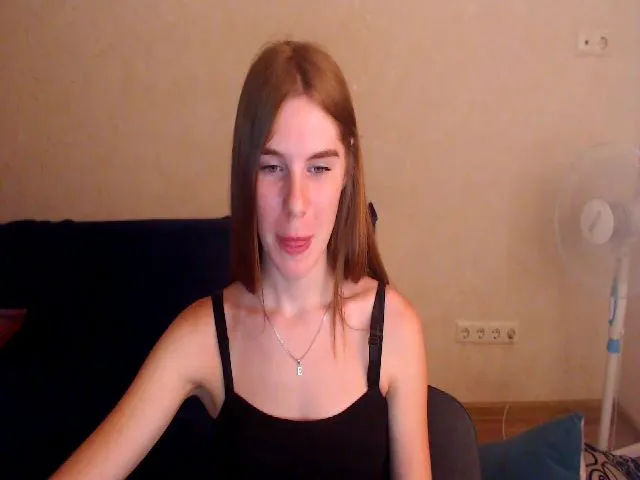 Live sex webcam photo for Vesnyshka #262340591