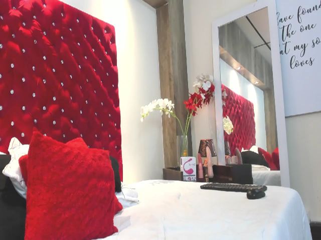 Live sex webcam photo for RubyFosteer #259768818