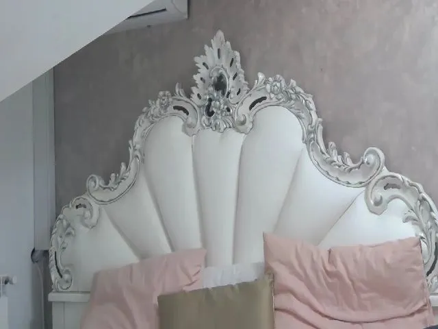 Live sex webcam photo for SoffyyHot #260179376