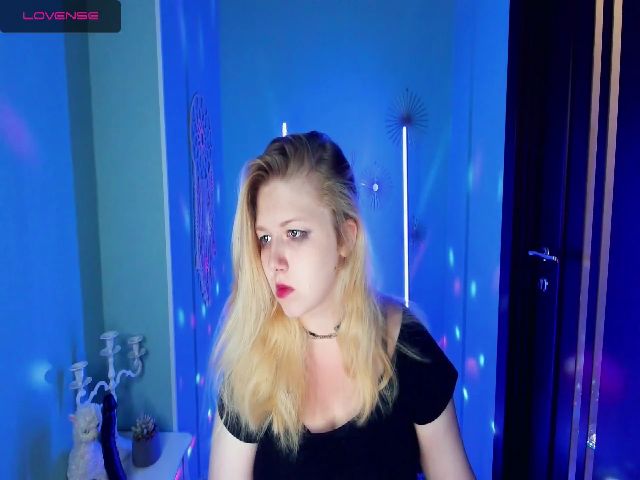 Live sex webcam photo for TinkerrBelll #262511116