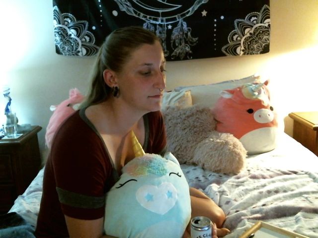 Live sex webcam photo for SuzieMoon #255533449