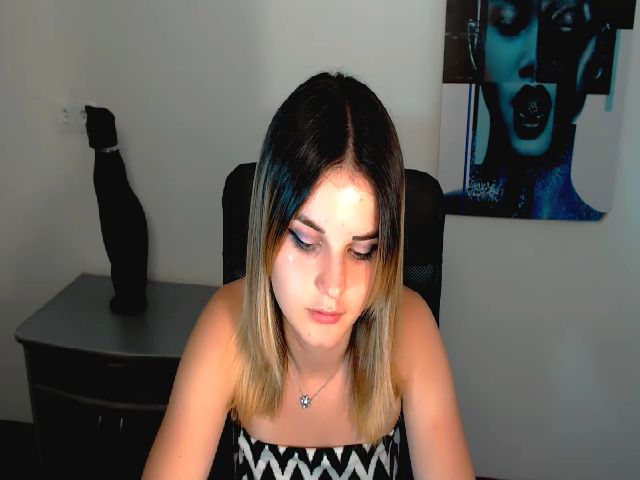 Live sex webcam photo for EmilyFar #260638102