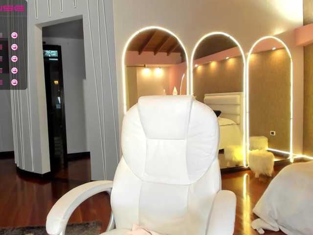 Live sex webcam photo for AlishaSanders #243186548