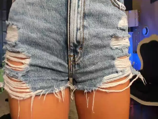 Live sex webcam photo for Pornblondy_ #260834369